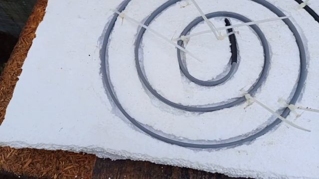 Готовлю курятник к холодам: подогрев поилки, подстилк?