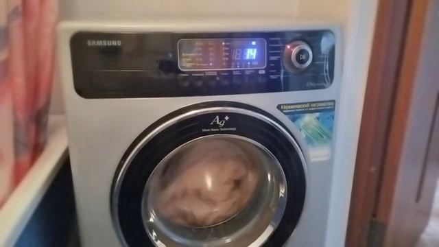 Стиральная машина Samsung wf7452s9r бешеная