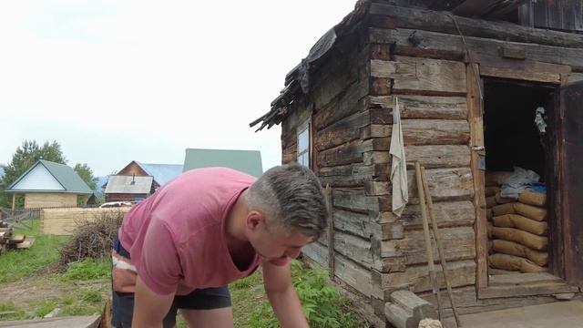 Переехали на Алтай в деревню. Купили бетономешалку.