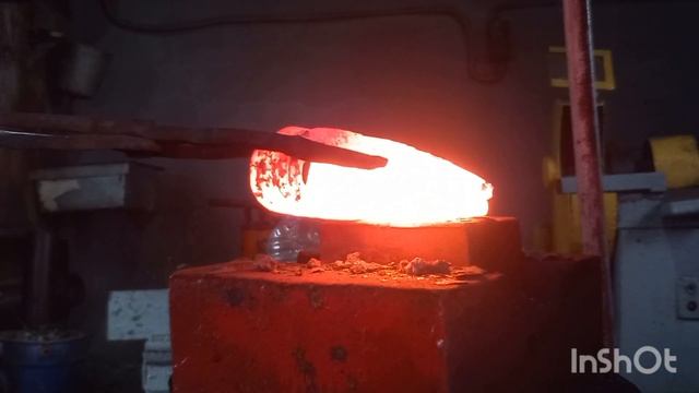 Сварной колун из рельса.