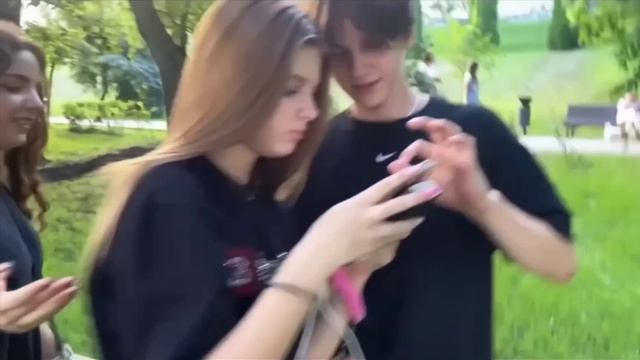 СТРИМ ЛЕРА СИМКА И ДАВИД ТУРОВ 24 ЧАСА С НАРУЧНИКАМИ
