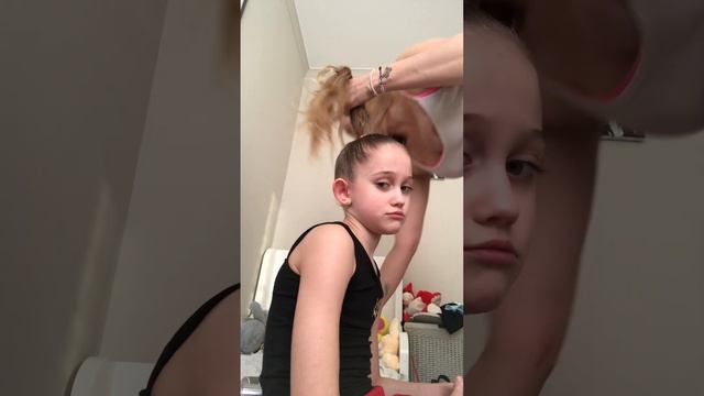 Гимнастика!!!!Как правильно,сделать пучок для гимнастики!!!