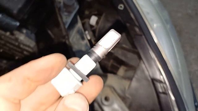 Замена ламп в передних фарах  Toyota Rav 4.Какие лампы стоят