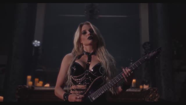 Sophie Lloyd - Metallica - Enter sandman