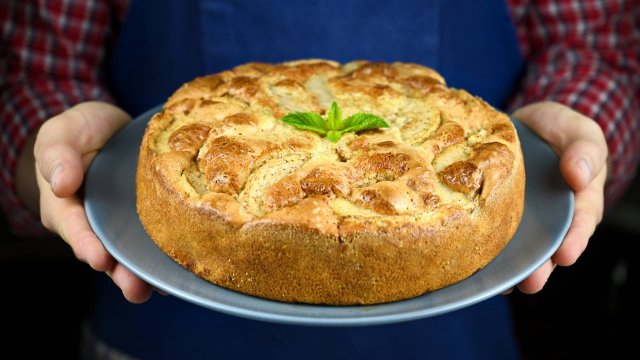Съедается раньше чем закипит чайник. Яблочный пирог рецепт. Шарлотка для начинающих.2019