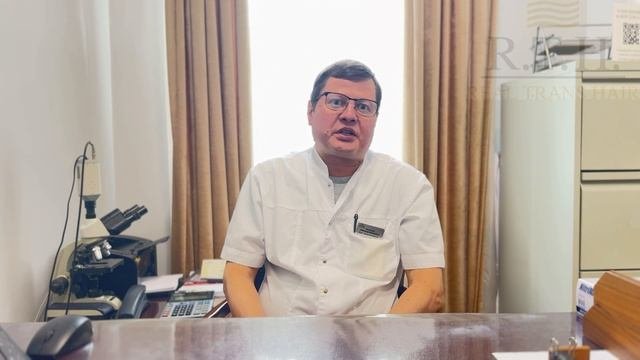 Почему с возрастом становится меньше волос? И нужно ли их лечить?