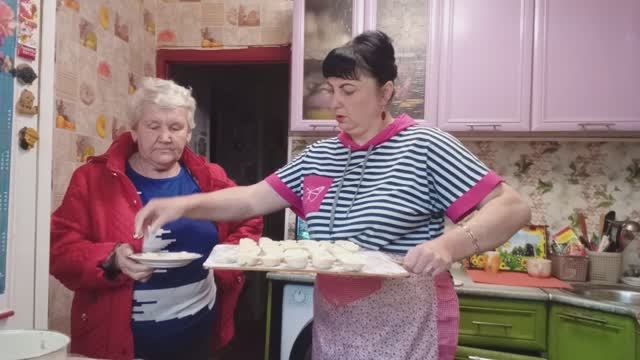 МУЖ ПРОТИВ РУТУБ, ПЕЛЬМЕНИ НАЛЕПИЛА И СОСЕДЕЙ УГОСТИЛА, ЖИЗНЬ В СЕЛЕ