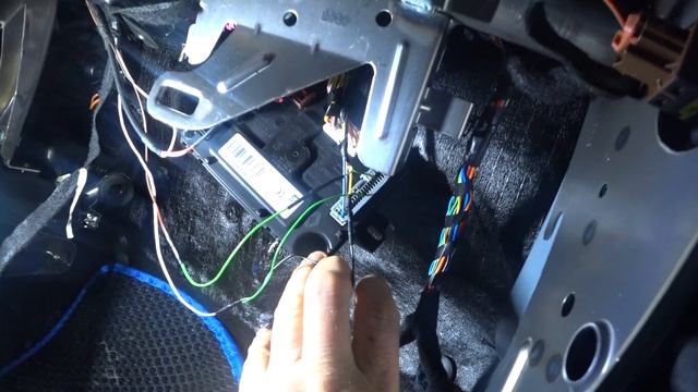 Подключение каналов управления багажником и клаксоном