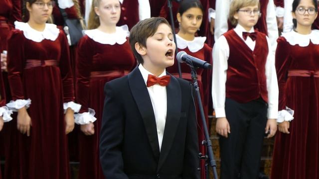 «Этот большой мир" В.Чернышов/Р.Рождественский. Солист Алексей Розов (13 лет).