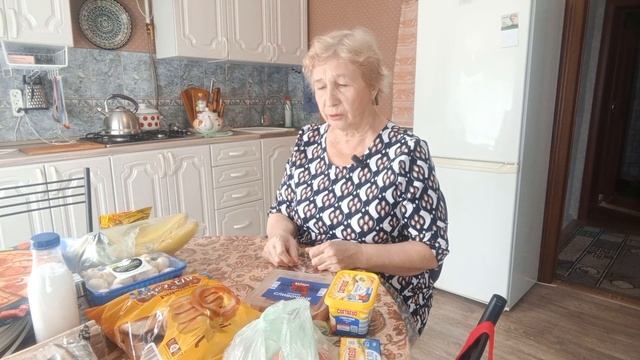 Получили пенсию накупили всего вредного.