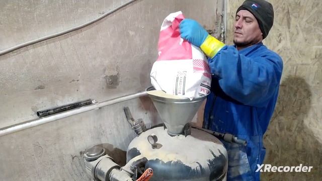 Работа на пескоструе. Очень мощный пескоструй.