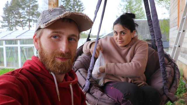 ПОКА РОДИТЕЛИ РАБОТАЮТ НА СТРОЙКЕ ДЕТИ ГОТОВЯТ ВКУСНЫЙ УЖИН.