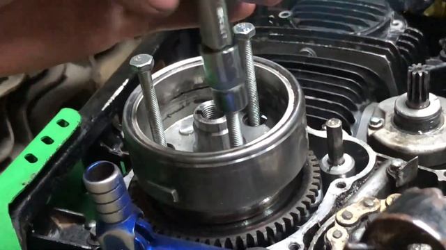 100% способ снять ротор, магнит, маховик генератора с ки?