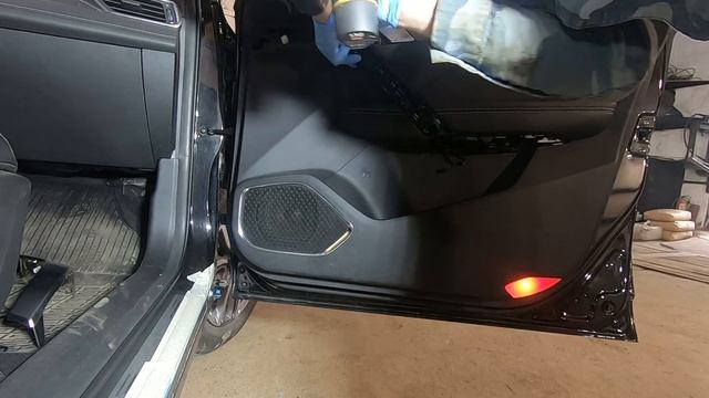 снятие дверных карт Geely Atlas Pro