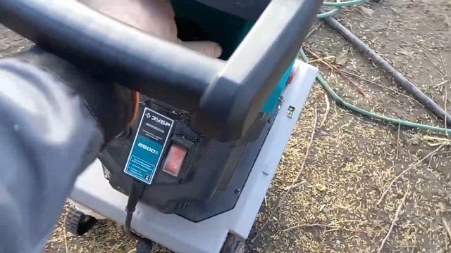 Реальный обзор измельчителя веток Зубр 2500