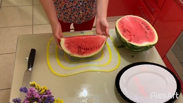 КАК НАРЕЗАТЬ АРБУЗ красиво и быстро. 3 способа.🍉