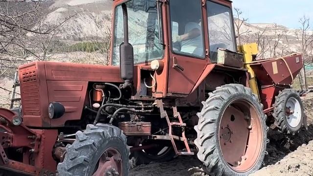 Трактор Т-30А80 + картофелесажалка Л-201