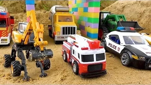 Строительные машины-трансформеры с игрушками для гаража