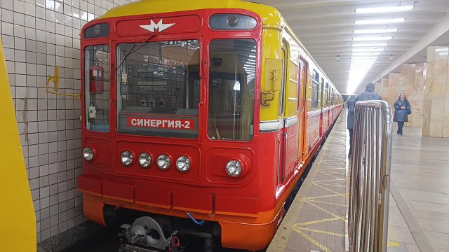 Выставка спецтехники на станции Полежаевская