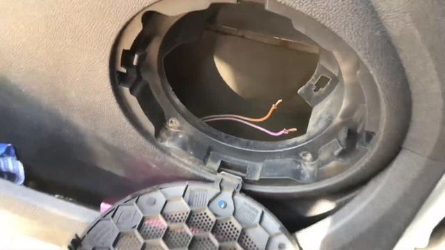 Замена штатных динамиков в Рено Логан на DL Audio Gryphon Lite 1