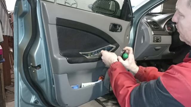 Chevrolet lacetti снятие обшивки водительской двери