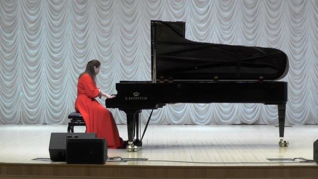 Играет Марина Сергеева