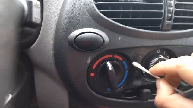 Пробую убрать супер клей с пластика автомобиля Демекс