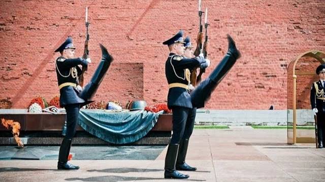Почетный караул. Смена караула Александровский сад. Красная площадь