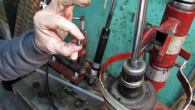 Варианты закачки азота в амортизаторы.