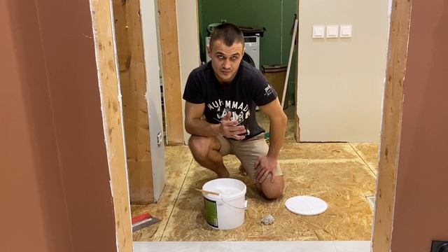 Укладка каменного ламината (SPC) , с замковым соединением , на клей.