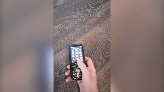 Пару слов про мобильный телефон с большими кнопками для пенсионеров MAXVI B9