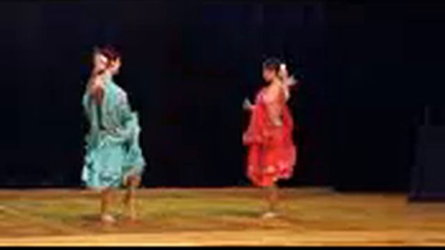 Я с подружкой танцую индийский танец Маней Маней