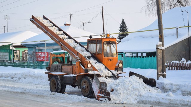 Лаповый погрузчик КО-206А. Работа по уборке снега.