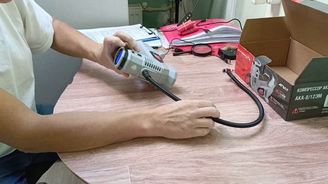 Аккумуляторный компрессор ИНТЕРСКОЛ АКА-8/12ЭМ