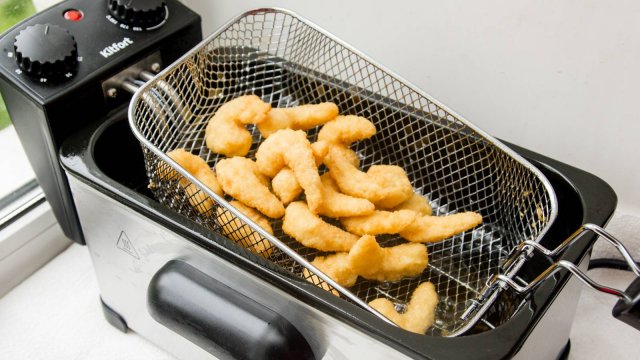 Фритюрница Kitfort КТ-6482. Приготовление креветок в панировке