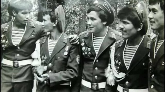 Популярная армейская песня 70-х годов. Старые фото на все времена. Дембеля, дембеля, дембеля...