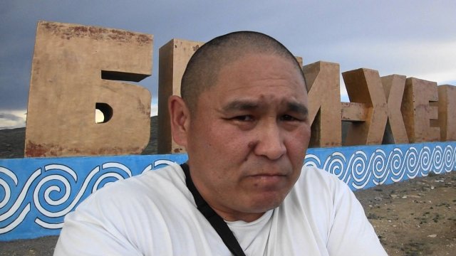 на русском - тувинцы, на тувинском - тывалары