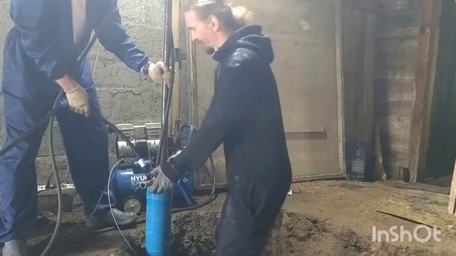 Как достать насос из скважины если он застрял