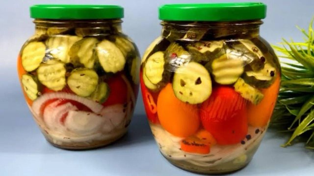 Продала на БАЗАРЕ 30 банок за ЧАС! Три самых ХОДОВЫХ заготовки на зиму из огурчиков и помидоров!