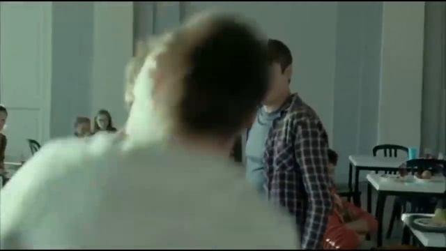 НЕ ИСПУГАЛСЯ И ЗАСТУПИЛСЯ ЗА ДЕВУШКУ В СТОЛОВОЙ !