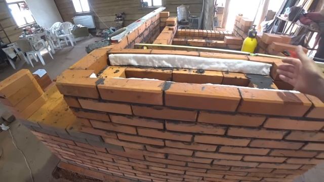Русская печь с подтопком и двумя лежанками.
