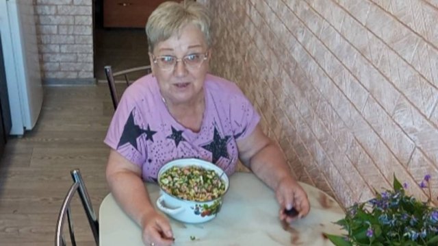 Съездили по делам. Делаю окрошку.