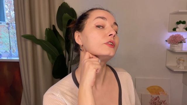 Тренировка с гуаша на четкий контур лица за 7 минут