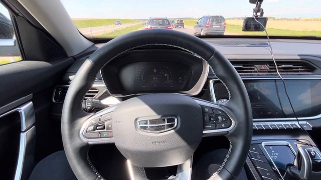 Geely Atlas Pro, сезон 21, двигаемся в пробке, активируем круиз, интеллектуальный пилот в работе