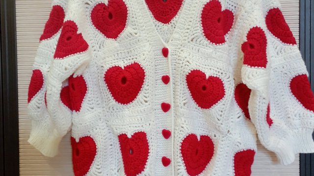 Отчёт в СП "Бабушкин квадрат". Май. Кардиган с сердечками.