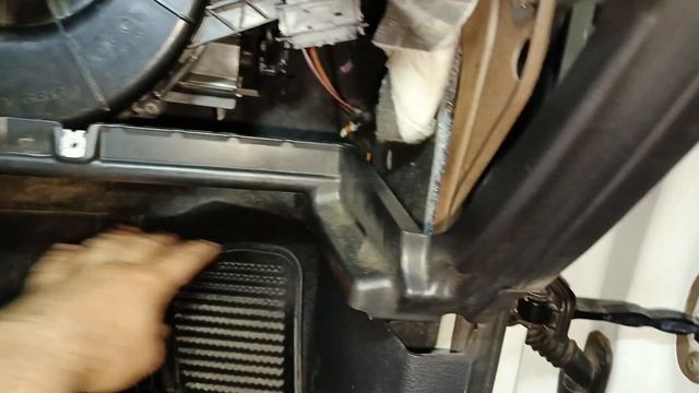 Замена резистора вентилятора поло седан.