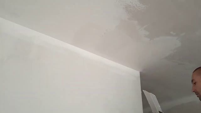 Как лучше нанести шпаклевку на стеклохолст.