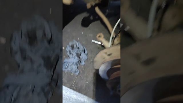 Как снять передний правый привод на ниве. (злой болт)