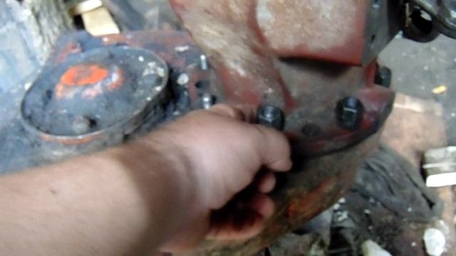 Ремонт трактор Т25 .бортовой и полуось!