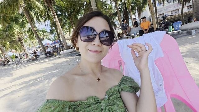 С семьями поехали на остров 👍🏝